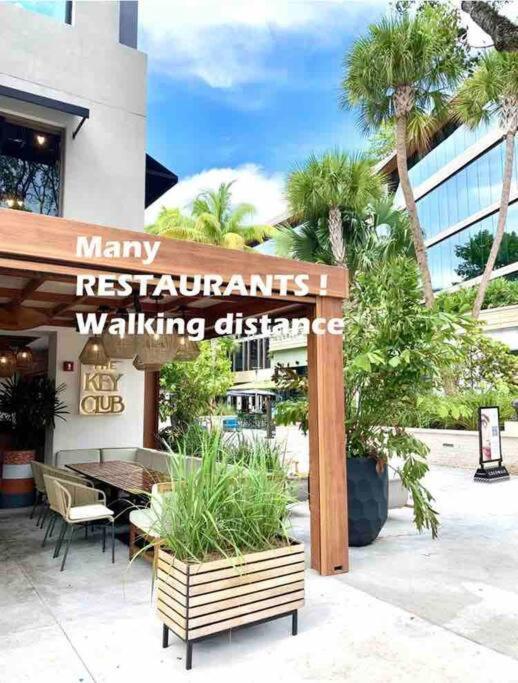 Groveo6 10 Minutes From The Beach Miami Bagian luar foto