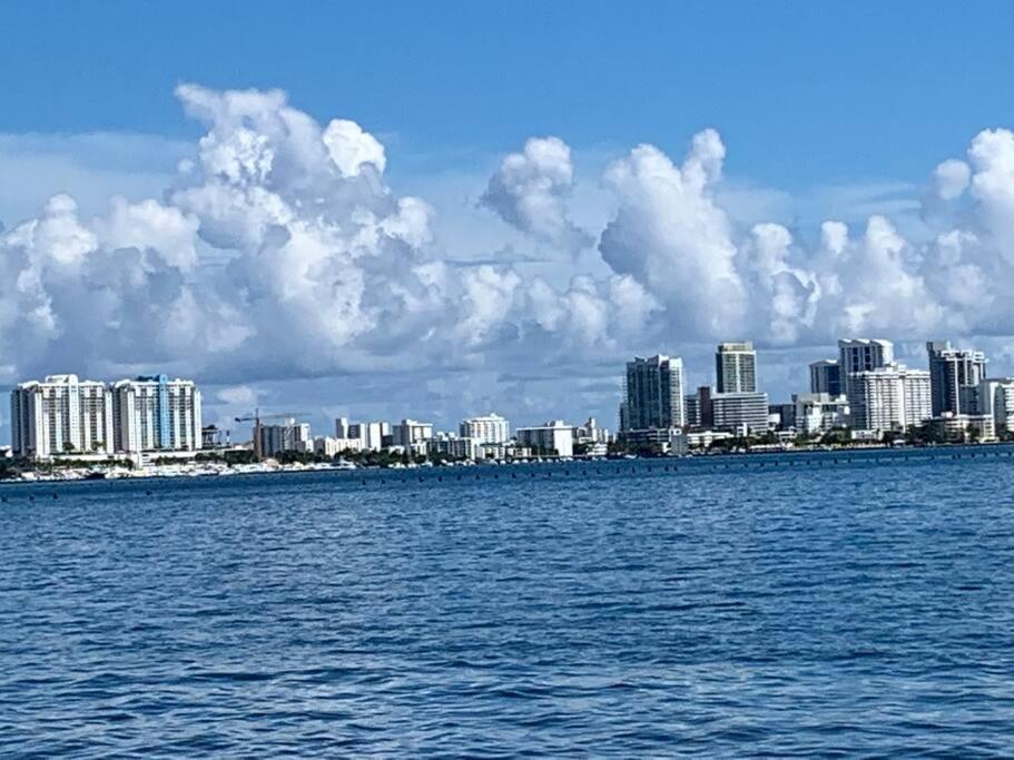 Groveo6 10 Minutes From The Beach Miami Bagian luar foto