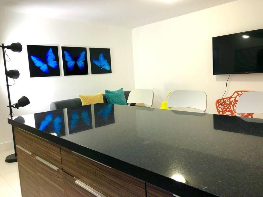 Groveo6 10 Minutes From The Beach Miami Bagian luar foto