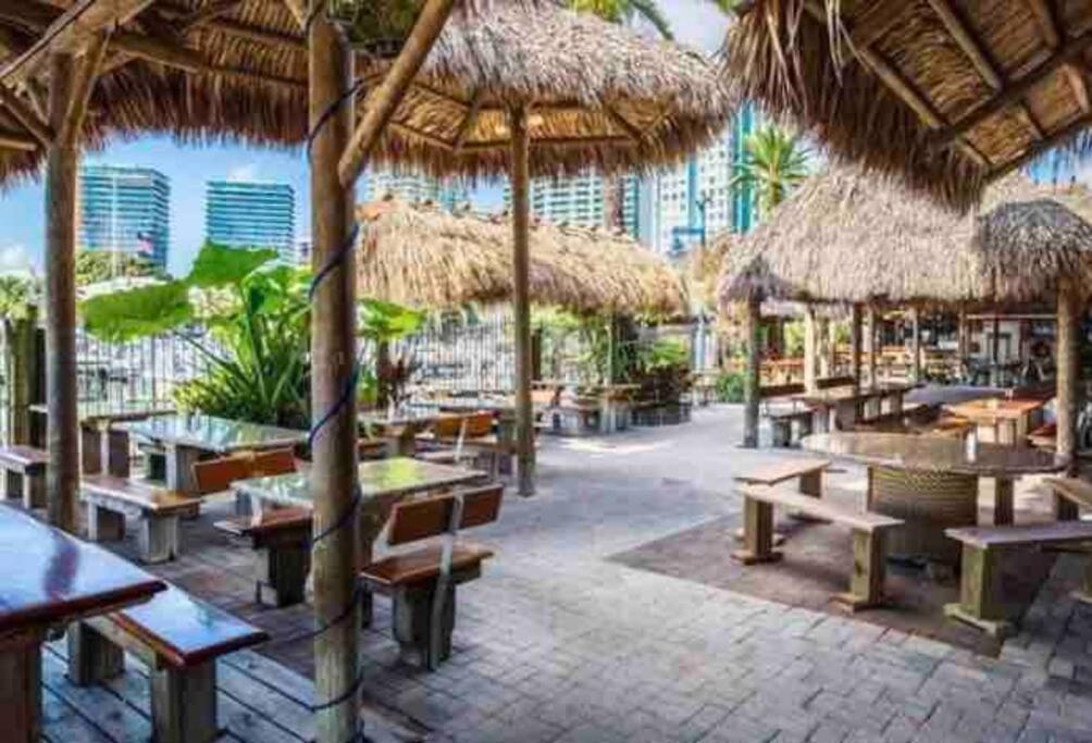 Groveo6 10 Minutes From The Beach Miami Bagian luar foto